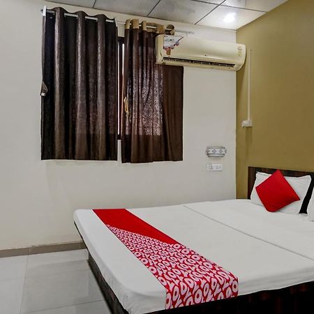 Oyo Flagship Sai Satyam Lodge Pune Exterior photo