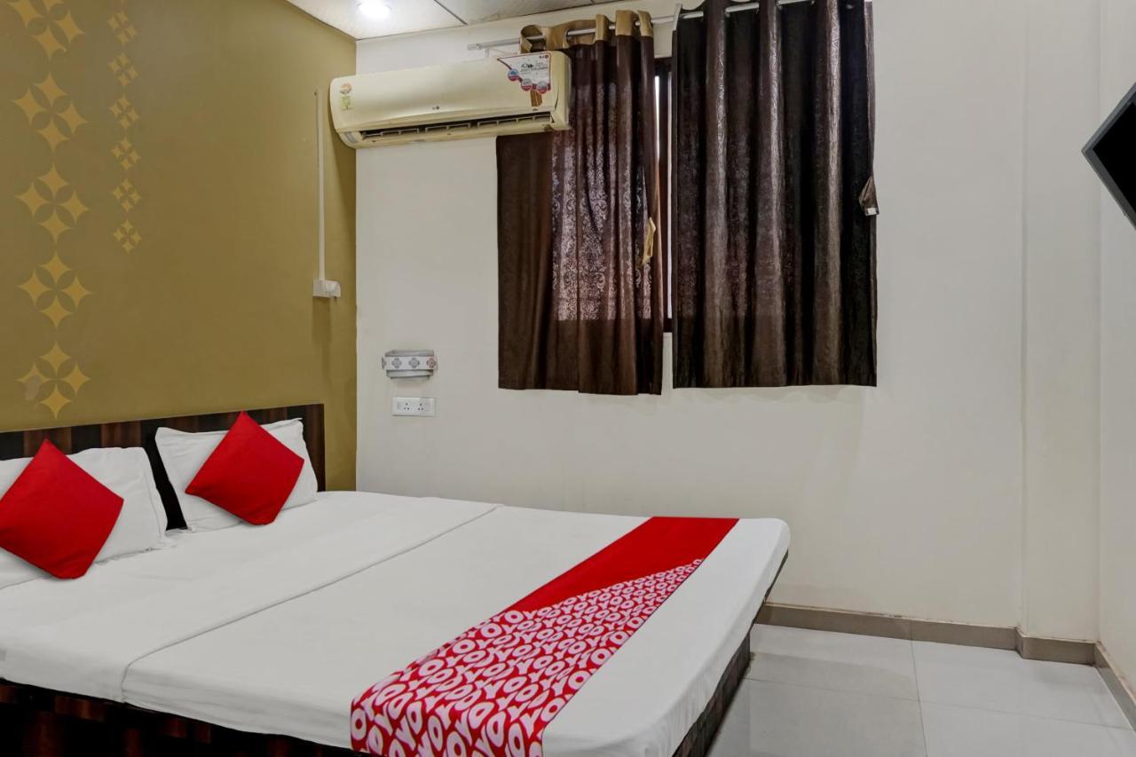 Oyo Flagship Sai Satyam Lodge Pune Exterior photo